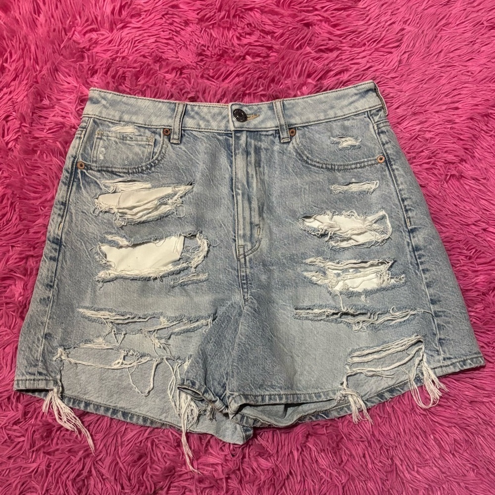 American Eagle Relaxed Mom Distressed Light Blue Cotton Jean Shorts Size 8